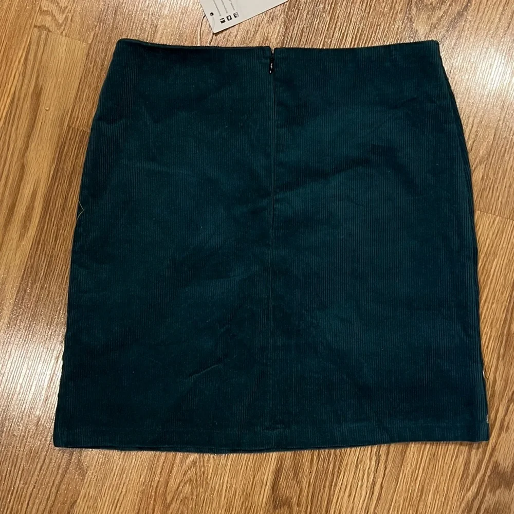 New Simplee Green Corduroy Embroidered Skirt sz M‎